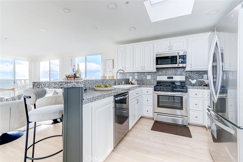 3305 Bayview Drive, Manhattan Beach, 